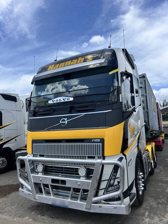 Volvo FH16 prime mover, Spot On Windscreens job